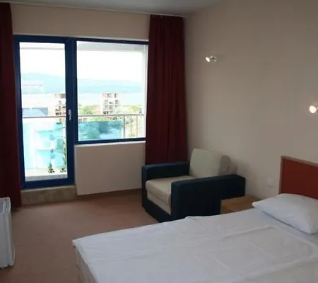 Ξενοδοχείο Nadia 3*