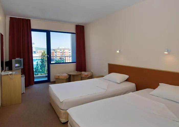 Хотел надя Приморско