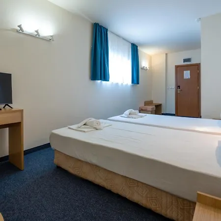 Nadia Hotel 3*