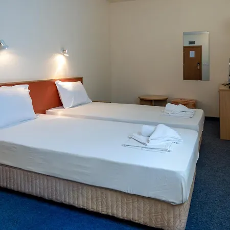 Hotel Nadia 3*